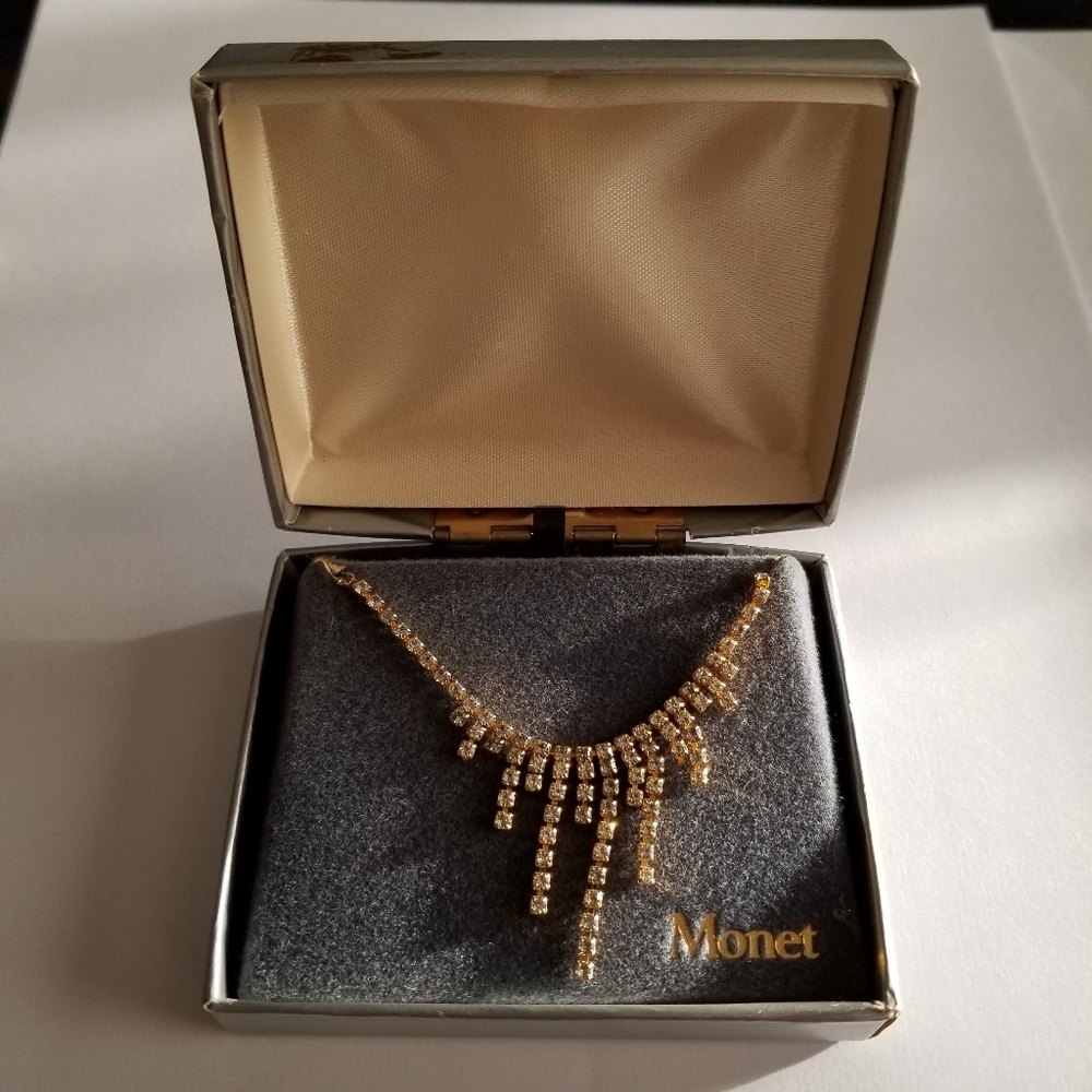 Vintage Monet necklace clear rhinestones gold tone metal - Picture 4 of 17